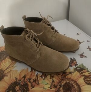 New 8.5 White Mountain Ankle Boot